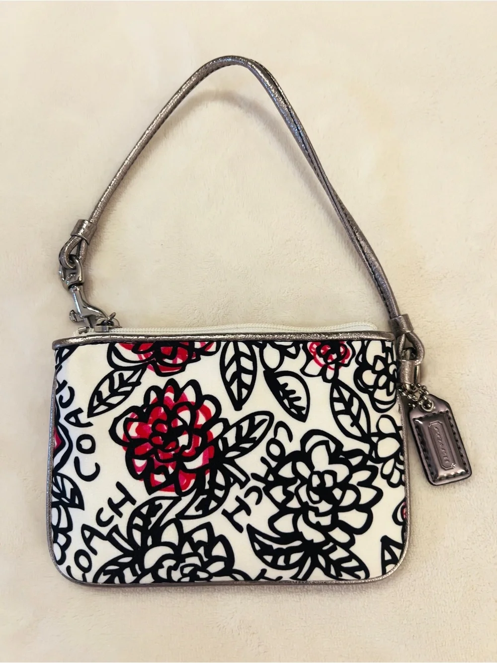 🩷Coach White Floral Wristlet with Red Accents💚